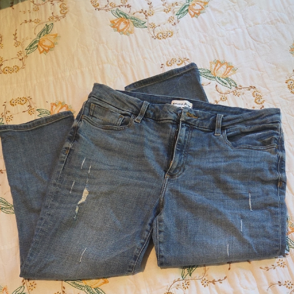 Studio Women's Cropped Distressed Denim Jeans